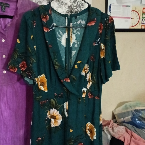 Gorgeous One-piece zip up shirt sleeve wide leg deep v neck jumper in green - Picture 1 of 4